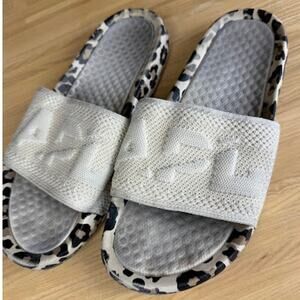 APL Athletic Propulsion Labs Big Logo TechLoom Slide Women's Size 9 Leopard